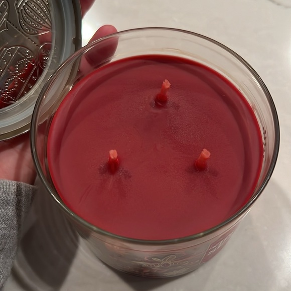 Bath & Body Works Candle - Picture 4 of 4